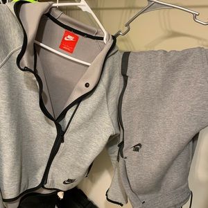 Nike tech suit set